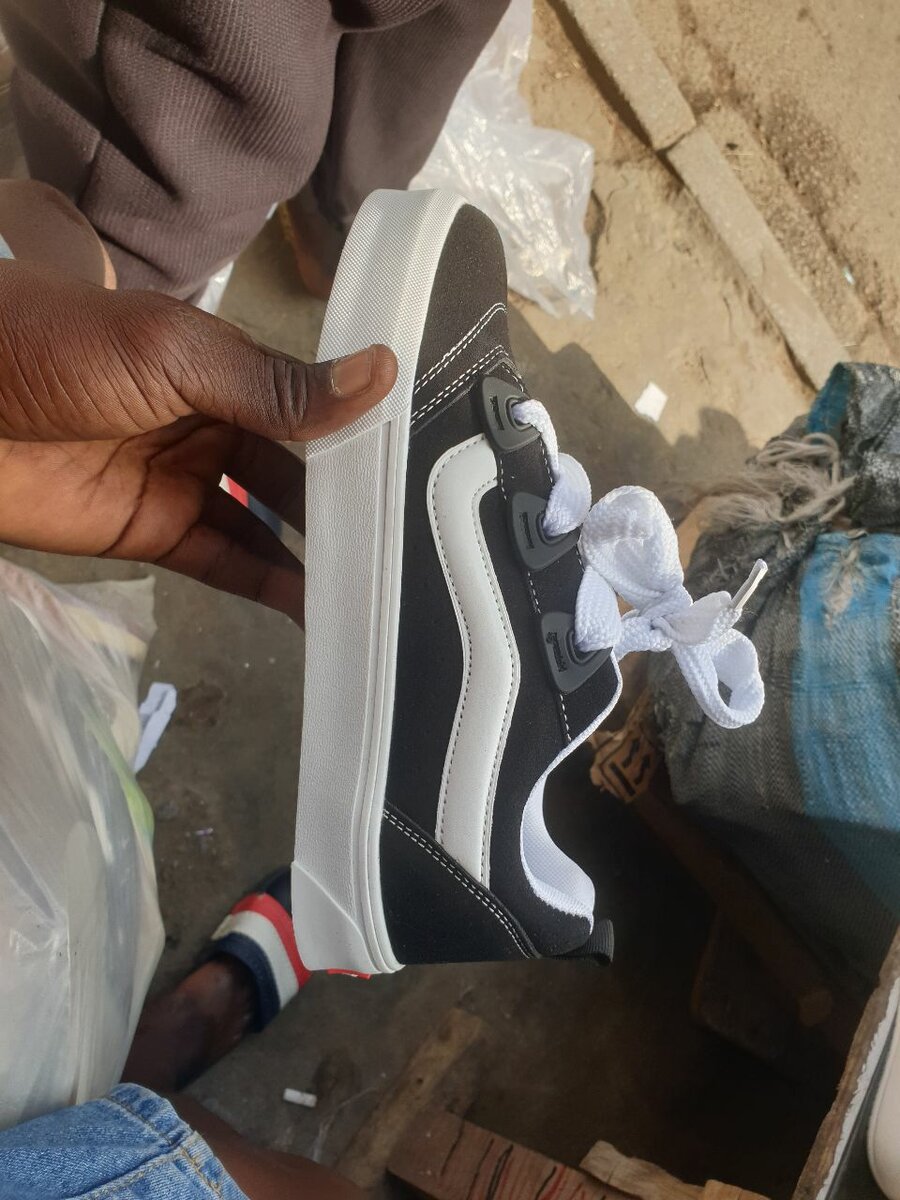 Baskets noires style tendance