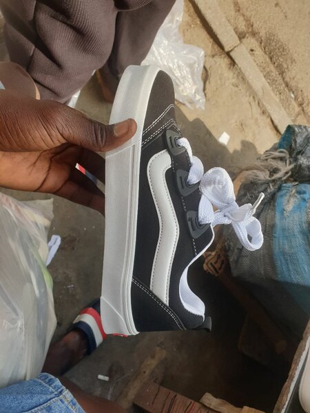 Baskets noires style tendance