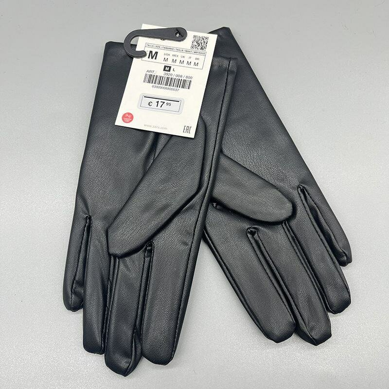 Теплые перчатки бренда ZARA