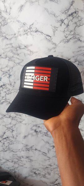 Casquette élégante en maille