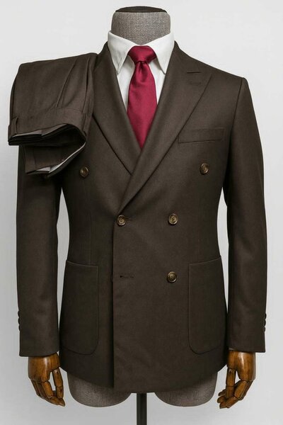 Costume de soirée élégant homme