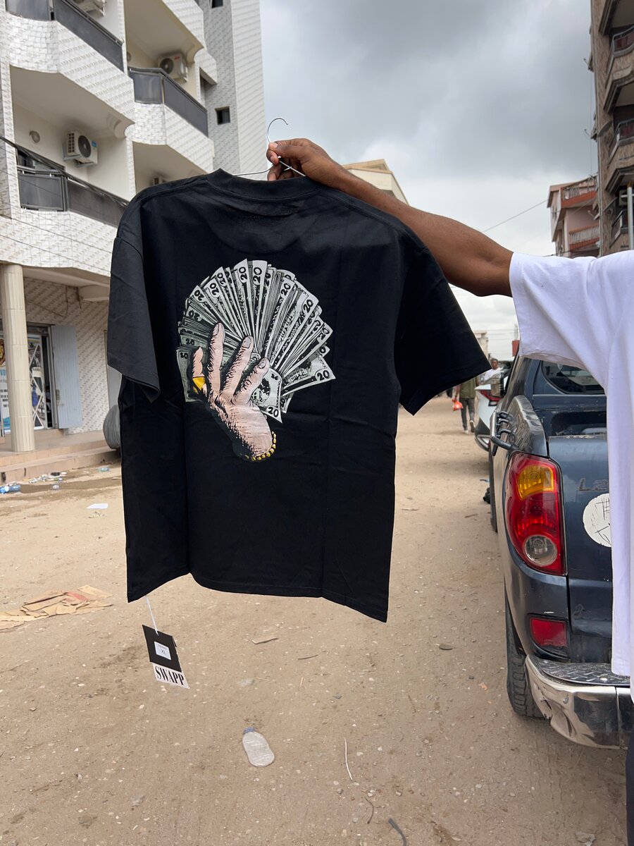 T-shirt noir motif argent