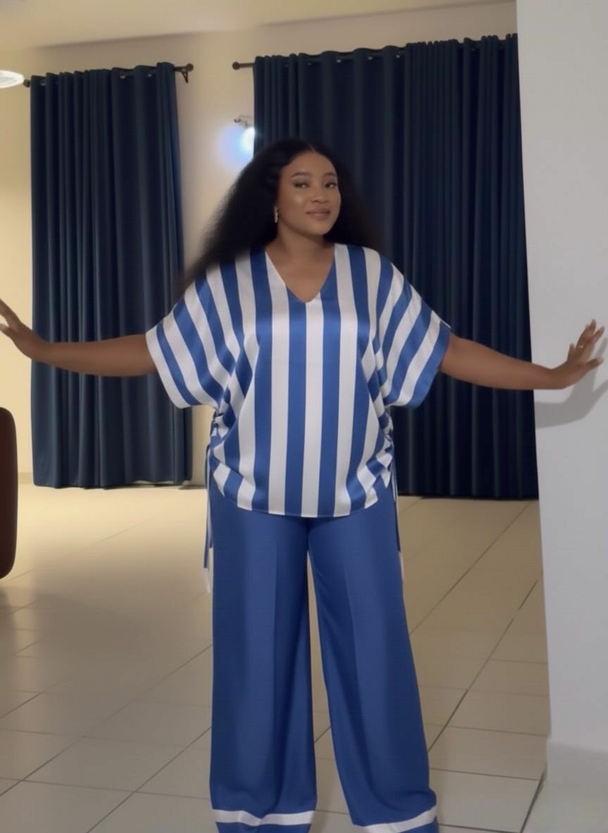 Ensemble rayé fluide élégant