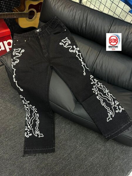 Jeans brodés pour hommes tendance