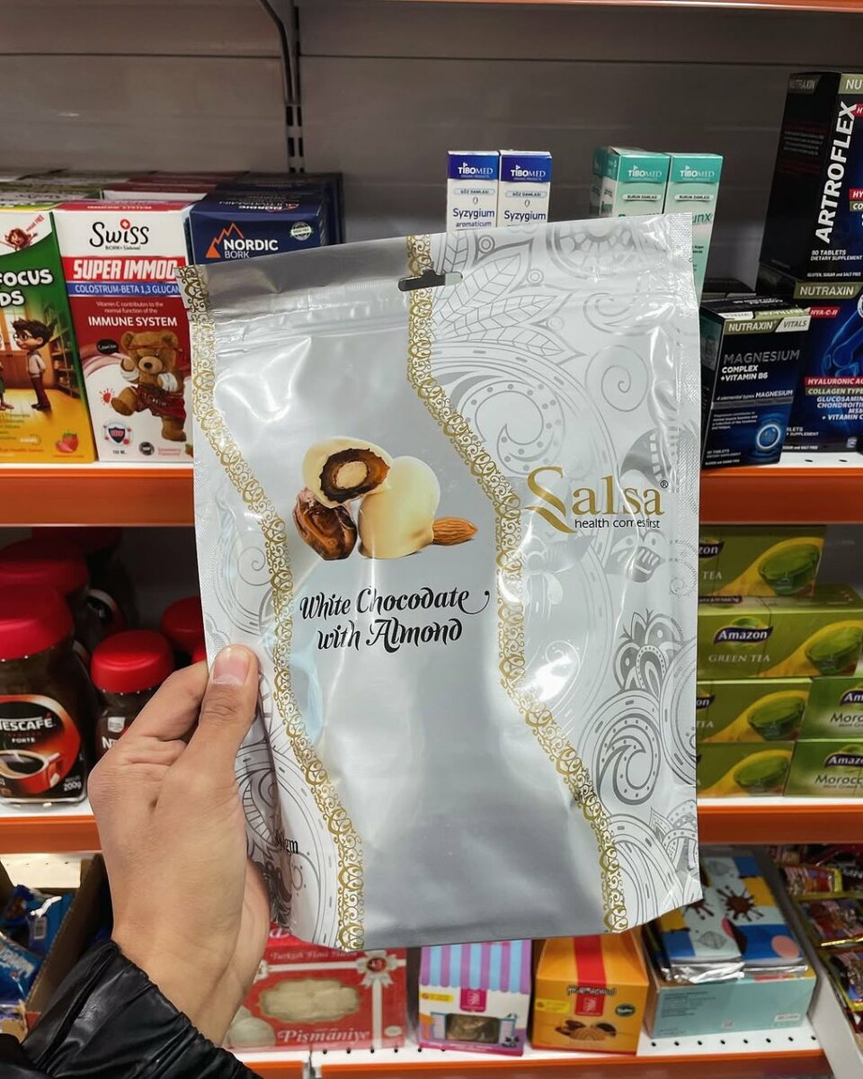 Финики в шоколаде с миндалем