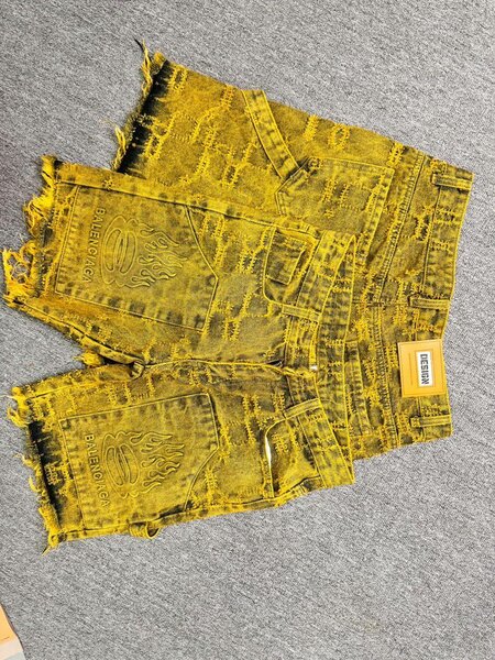 Shorts en jean déchiré tendance