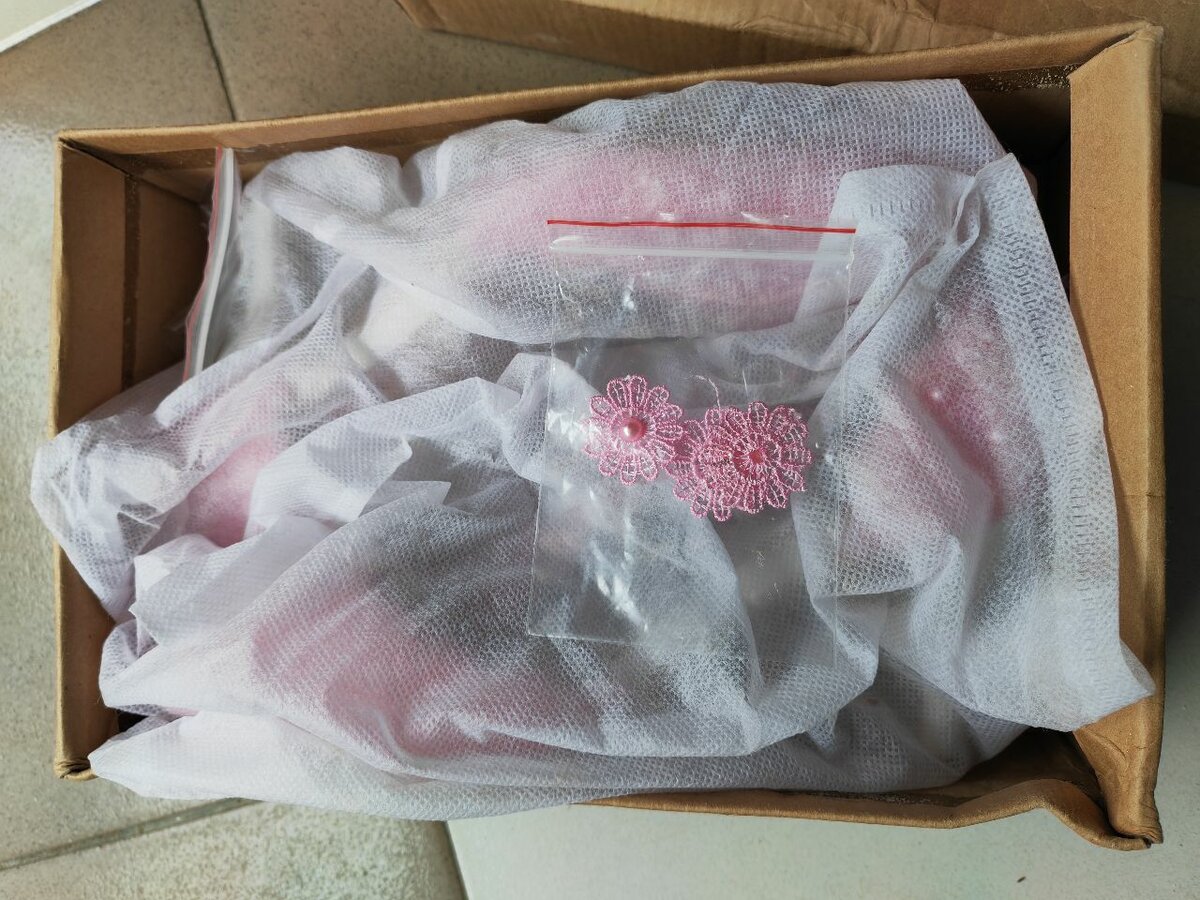 Escarpins roses en dentelle