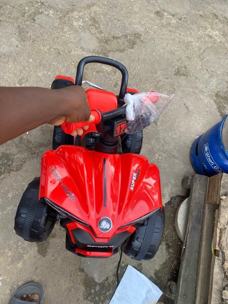 Quad électrique enfant rouge
