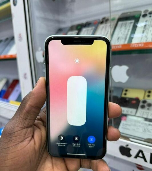 iPhone vert 128Go