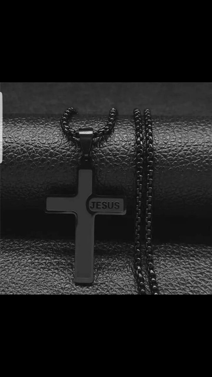 Chaîne en croix de Jésus