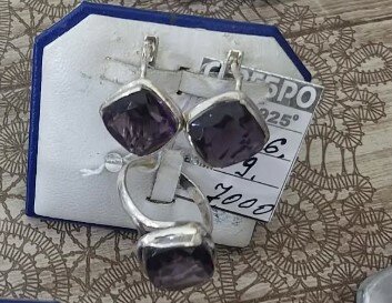 Красивый комплект украшений (серьги + кольцо)