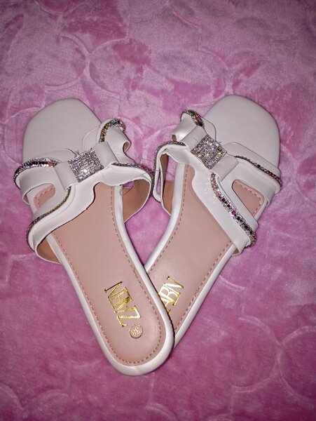 Sandales élégantes avec strass