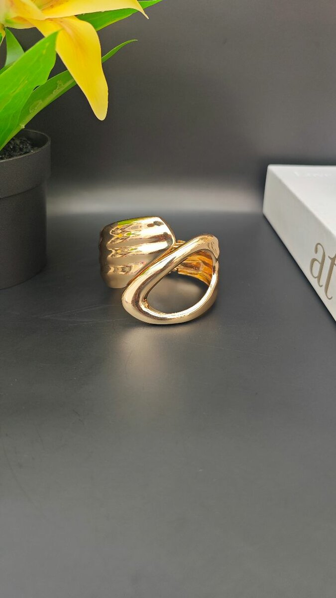 Bracelet doré élégant