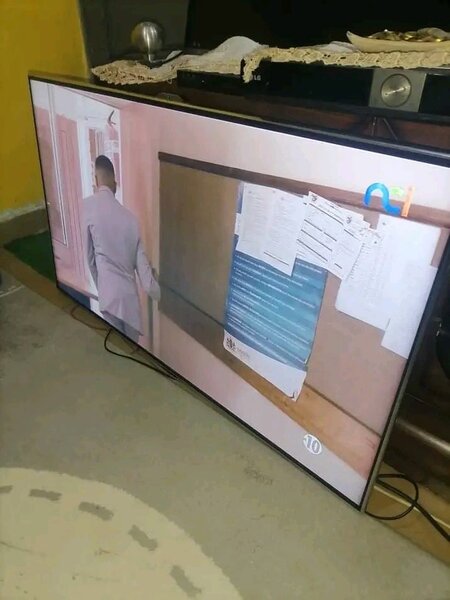 Télévision LED Smart UHD