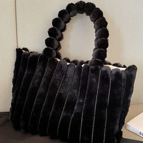 Sac à main en fourrure tendance