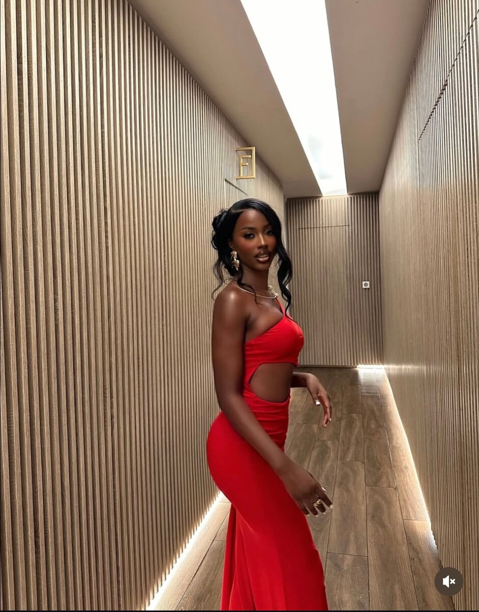 Robe rouge à une épaule élégante