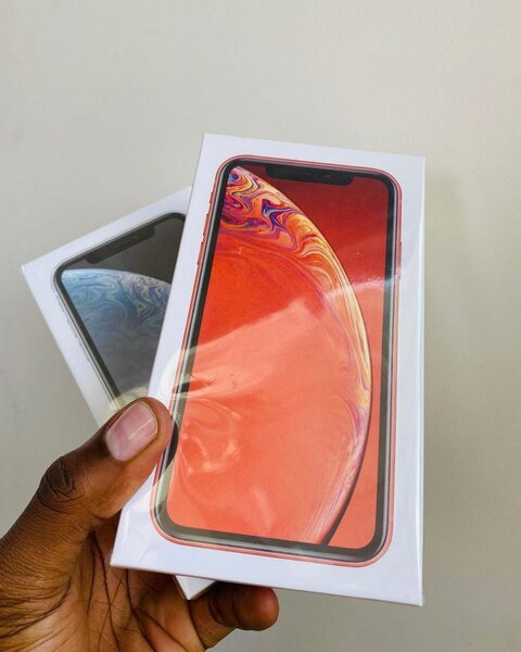 iPhone XR (BRAND NEW)