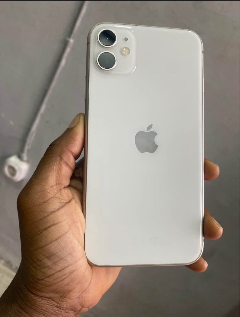iPhone 11 64g quasi neuf jamais démonté
