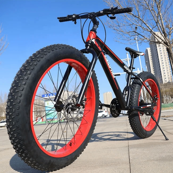 Vélo tout-terrain fatbike noir et rouge