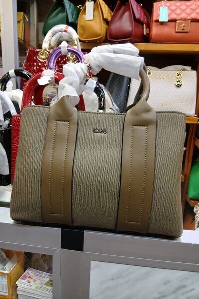 Sac à main élégant beige