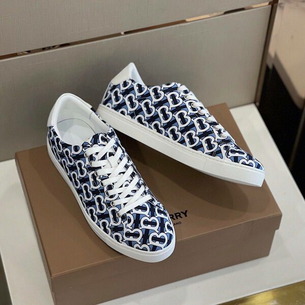 Baskets imprimées élégantes