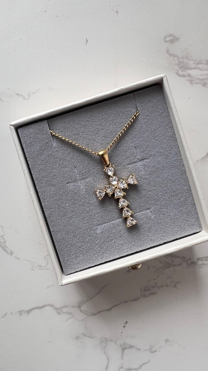 Chaîne croix dorée