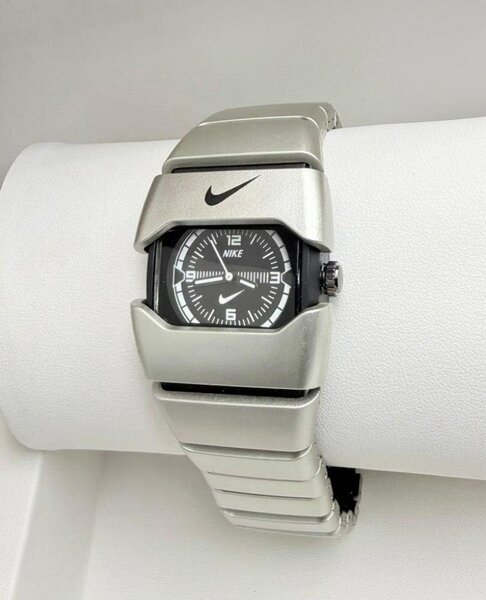 Montre sportive Nike unisexe