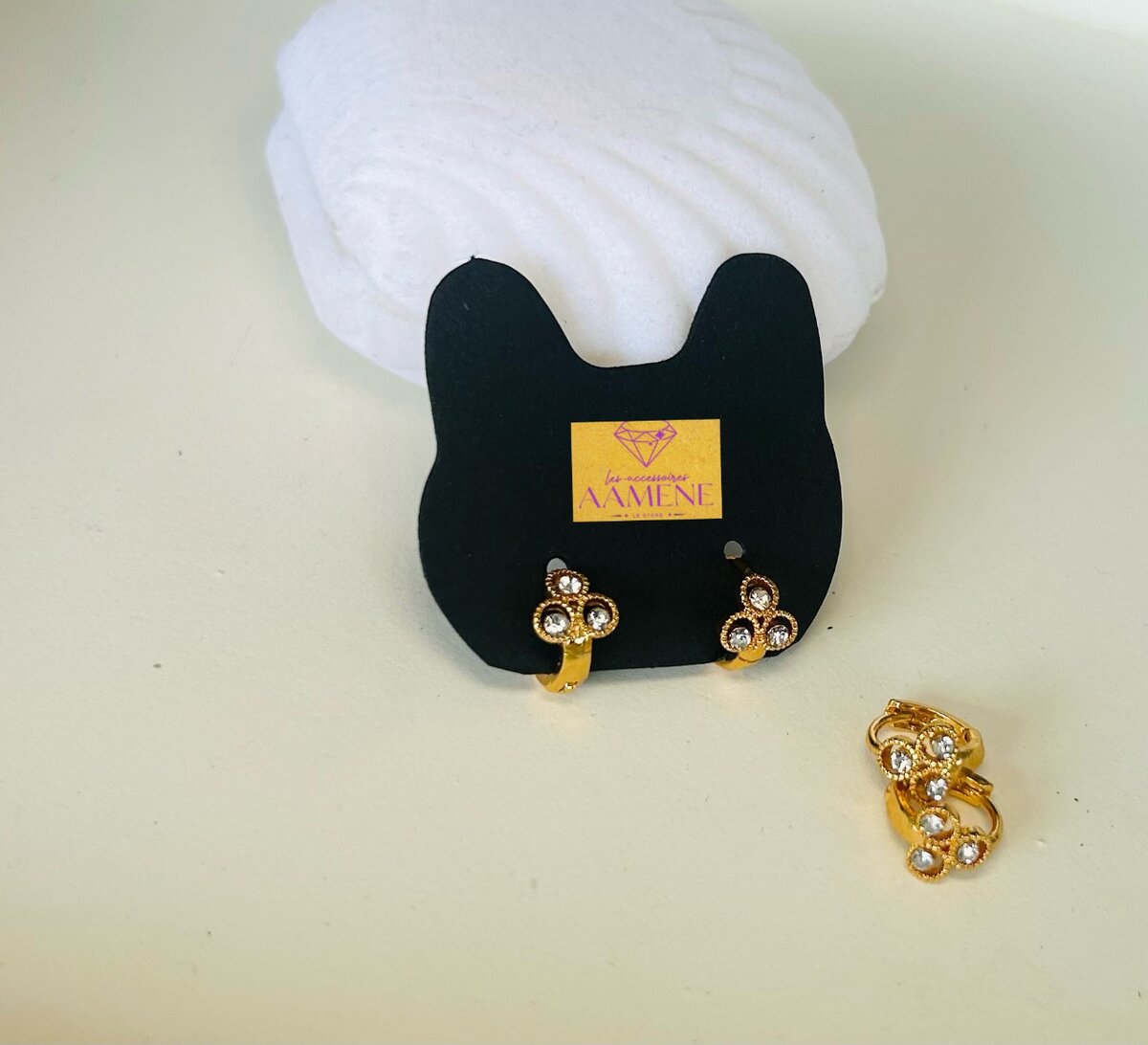 Boucles d'oreilles dorées élégantes