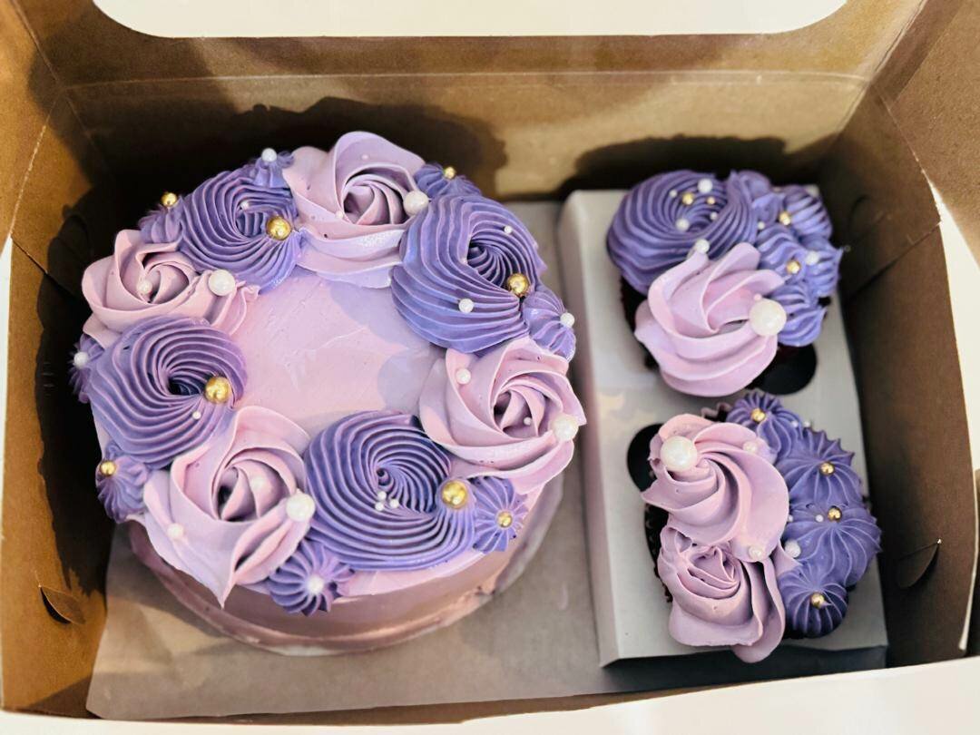 Bento cake and 2 cupcake