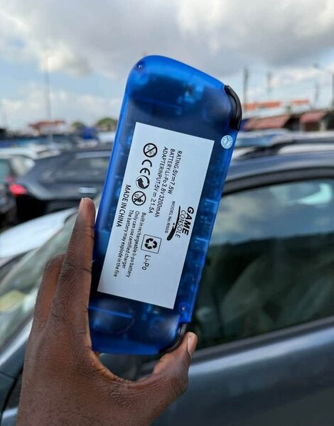 Console de jeu portable bleue