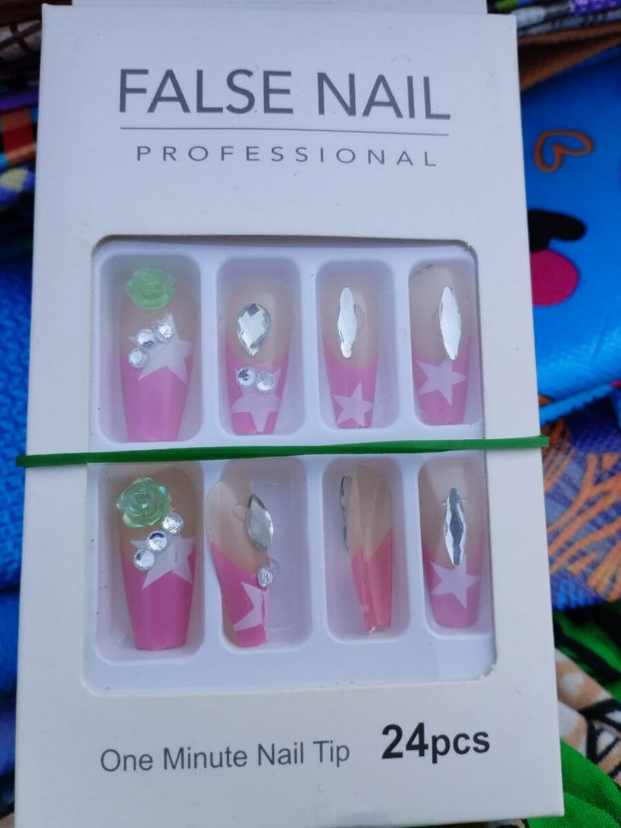 Press on nails