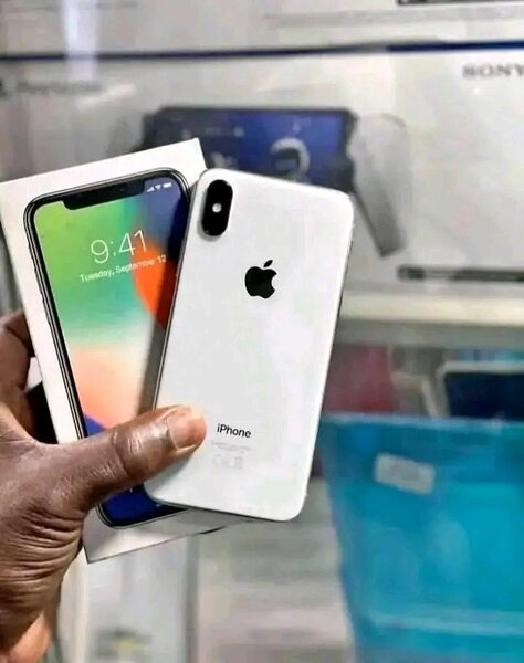 iPhone X argent 64 Go