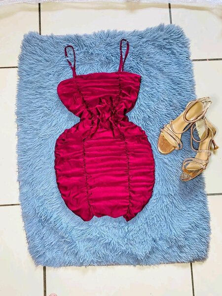 Robe moulante satinée