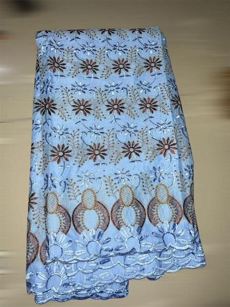 Dentelle brodé floral élégant