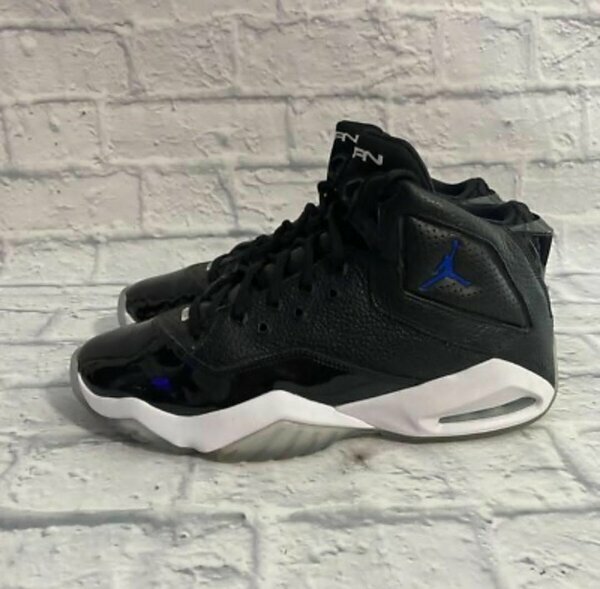 Jordan montantes noires/bleues neuves
