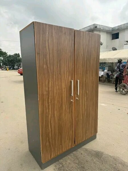 Armoire en bois moderne