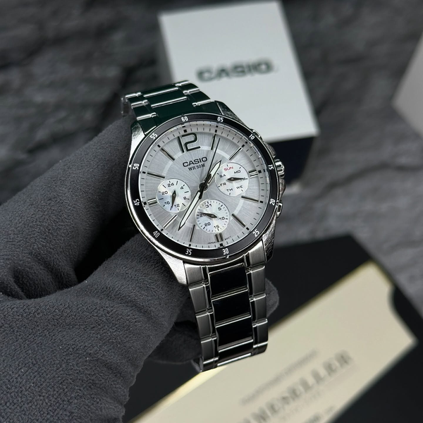 Часы Casio 