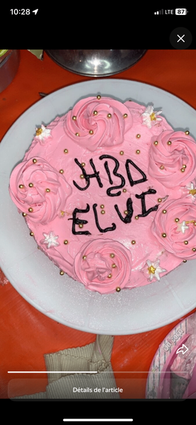 Gâteau d'anniversaire rose