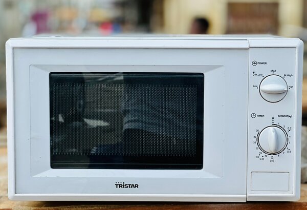 Four à micro-ondes compact