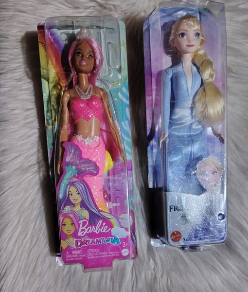 Poupées Disney et Barbie