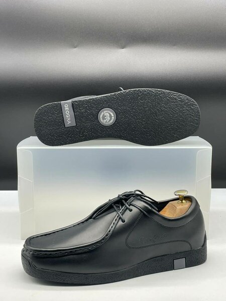 Chaussures habillées en cuir noir