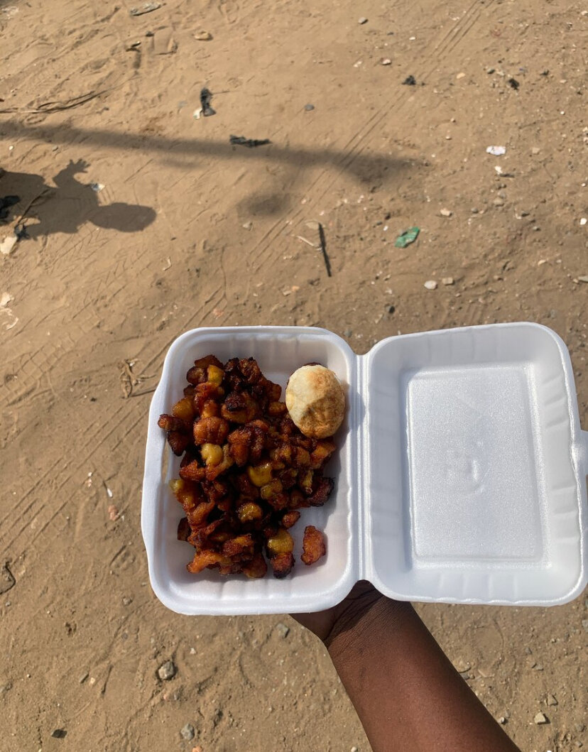 Alloco et patte de poulet