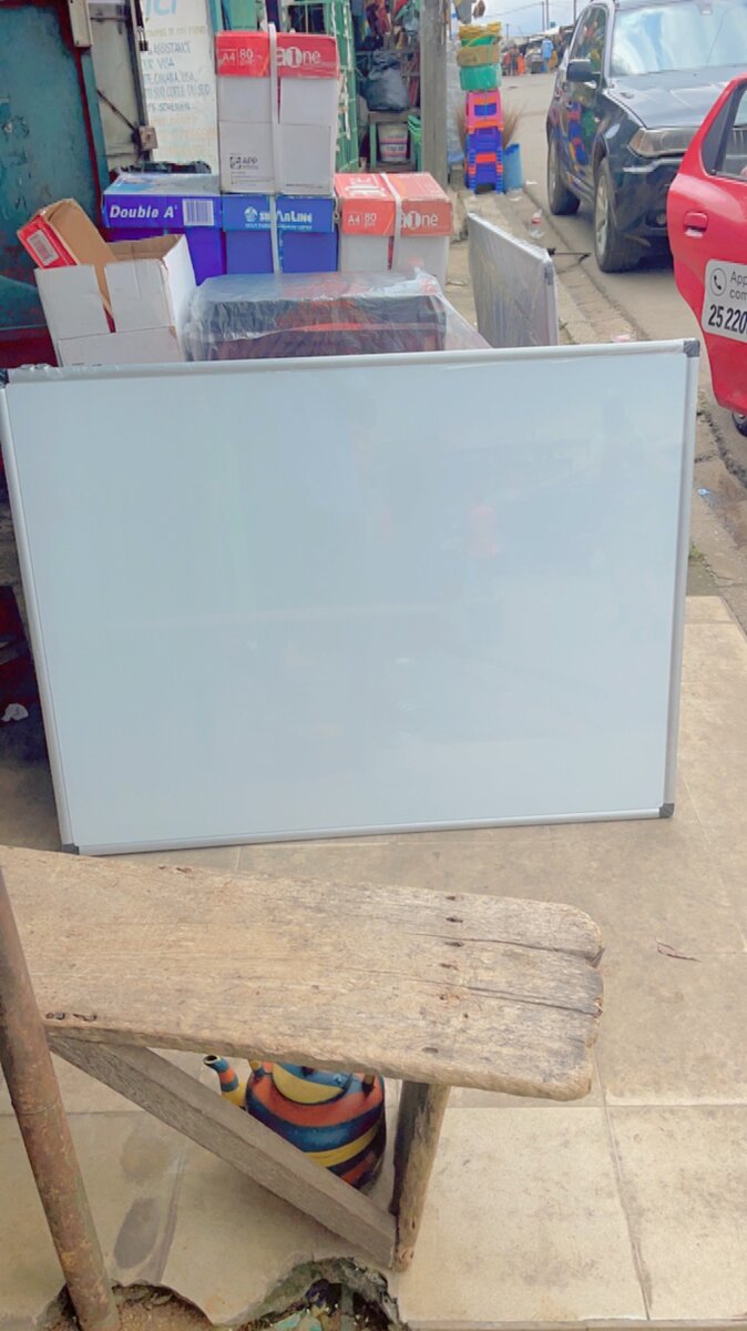 Tableau à marqueur effaçable 120x90cm