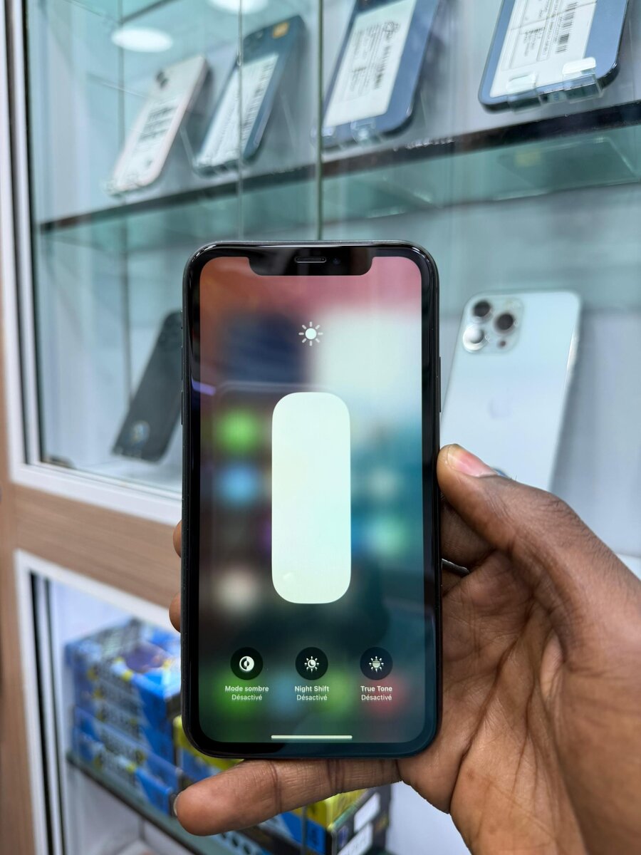 iPhone 11 Noir 64 Go