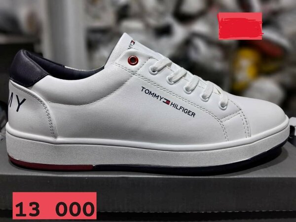 baskets TOMMY HILFIGER blancs