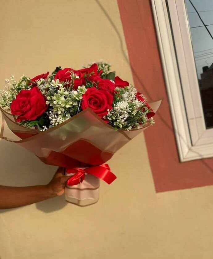 Artificial red roses flower bouquet, birthday, gift, graduat