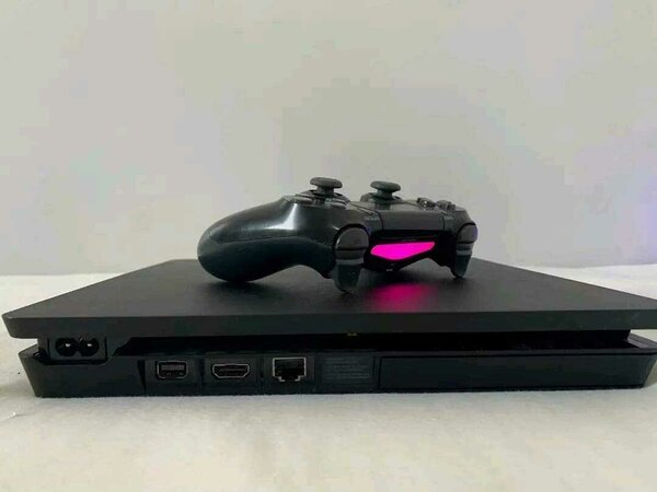 Playstation 4 slim
