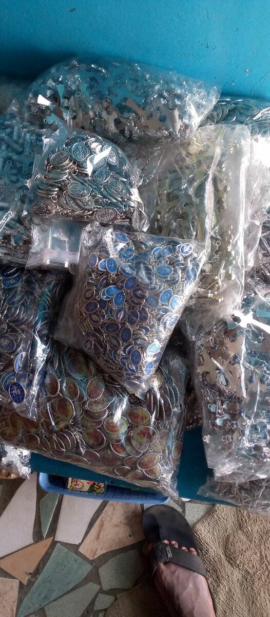 Médaillons religieux en vrac