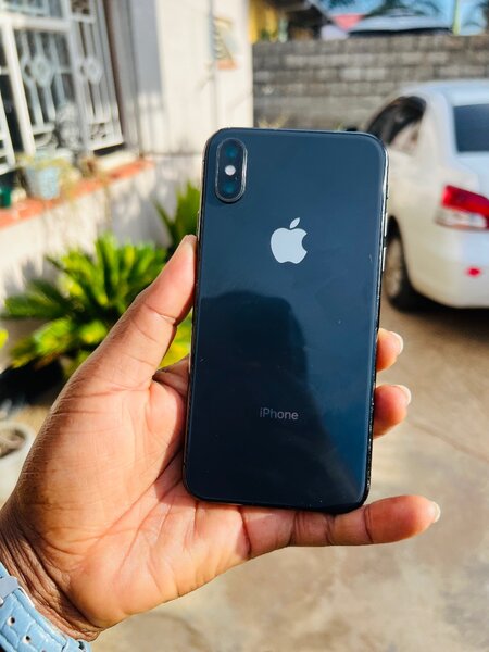 iPhone X k5000 Negotiable. Call  0971573253