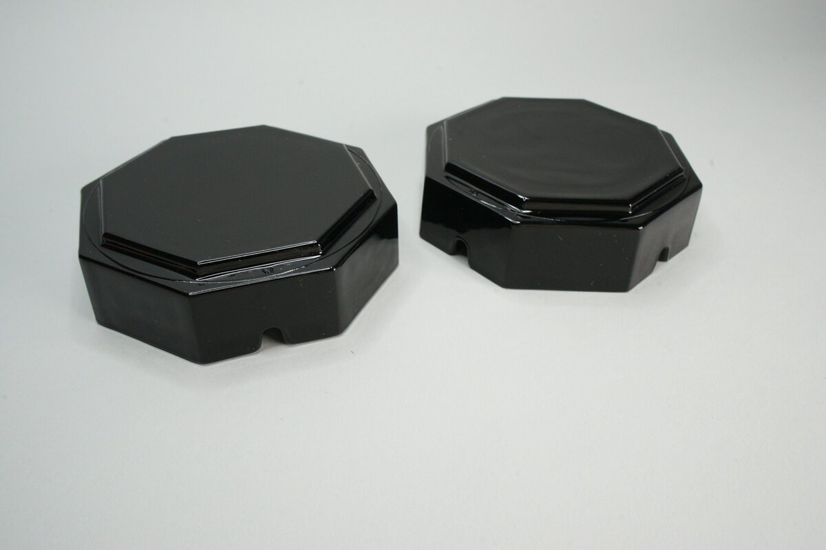 Cendriers noirs élégants